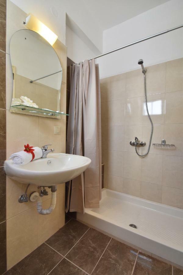 Aigli Rooms Leptokaryá Buitenkant foto